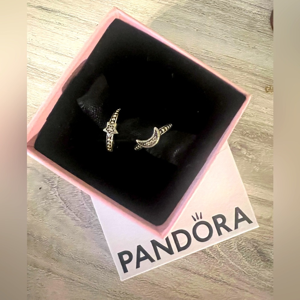 Pandora Earrings 🌙⭐️